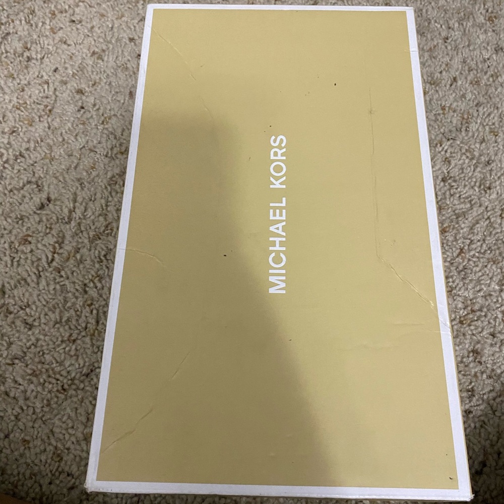 Michael Kors Sandels - Picture 2 of 6